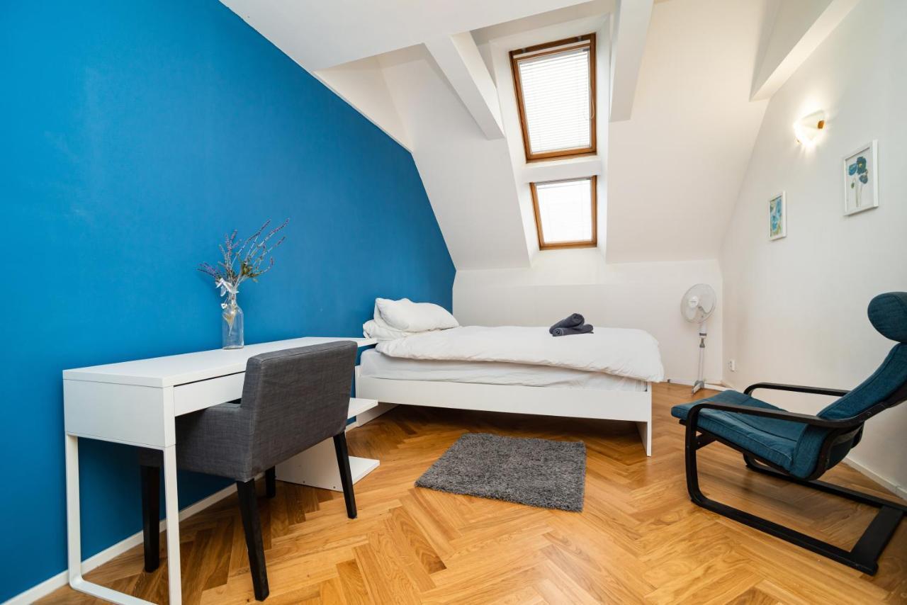 Central, Spacious, Modern 5 Bedrm Duplex W/Balcony Praha Exteriér fotografie