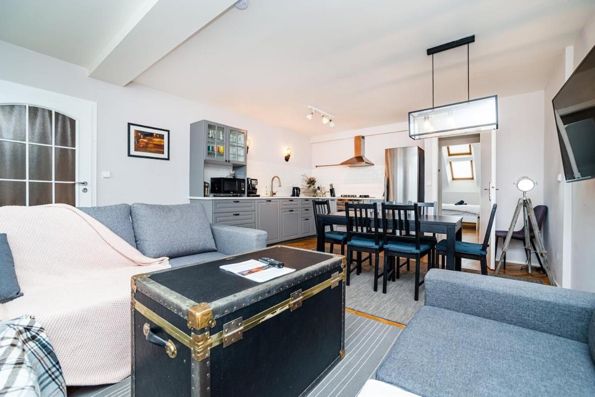 Central, Spacious, Modern 5 Bedrm Duplex W/Balcony Praha Exteriér fotografie