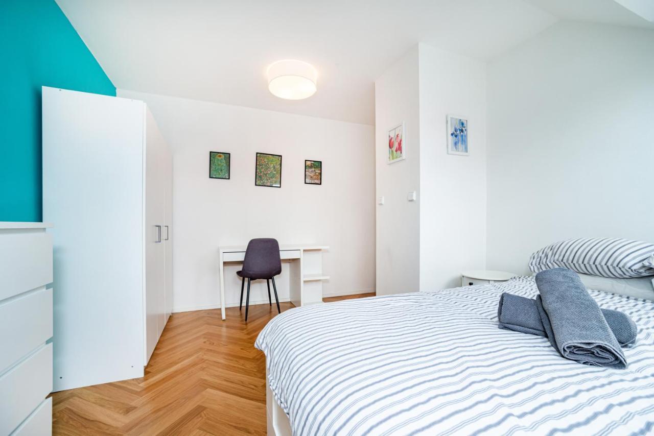 Central, Spacious, Modern 5 Bedrm Duplex W/Balcony Praha Exteriér fotografie