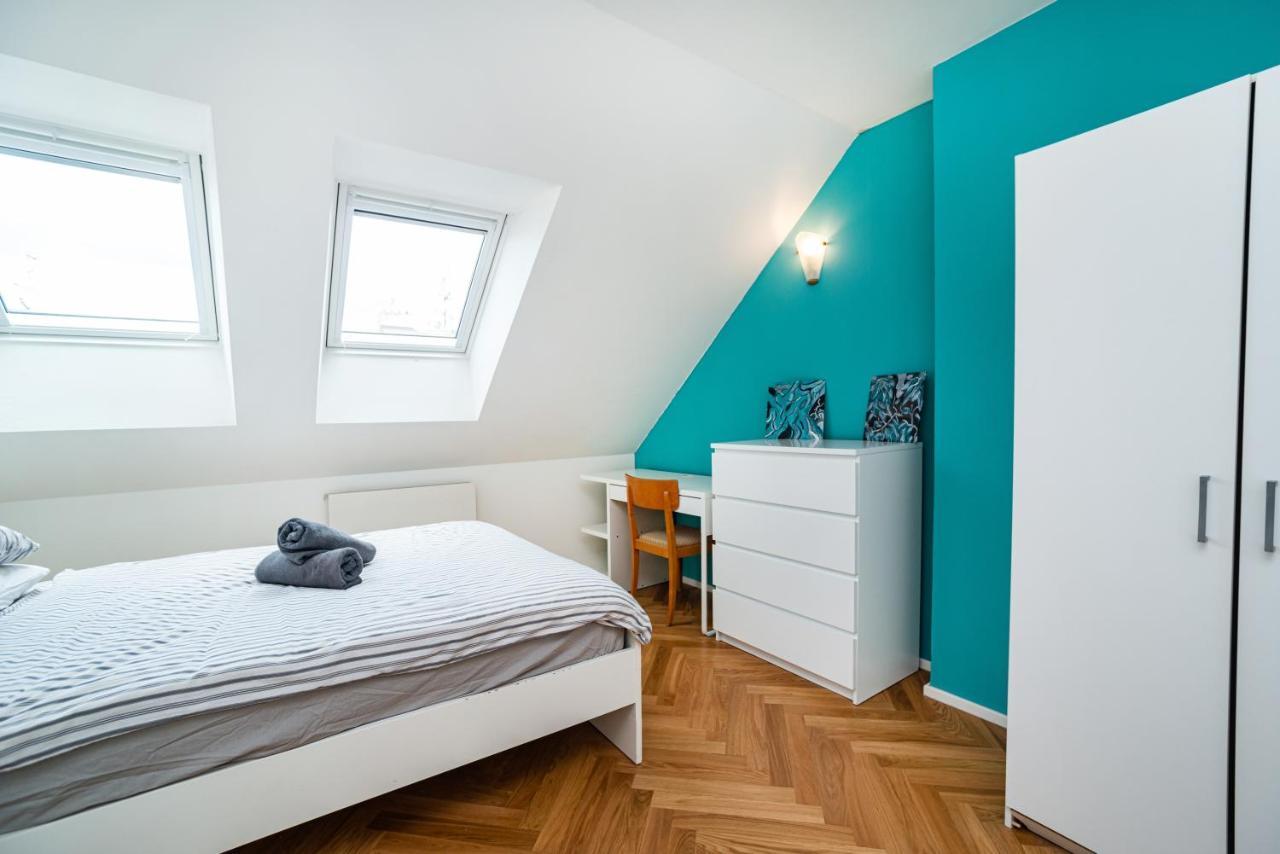 Central, Spacious, Modern 5 Bedrm Duplex W/Balcony Praha Exteriér fotografie