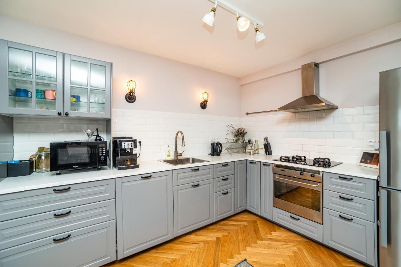 Central, Spacious, Modern 5 Bedrm Duplex W/Balcony Praha Exteriér fotografie