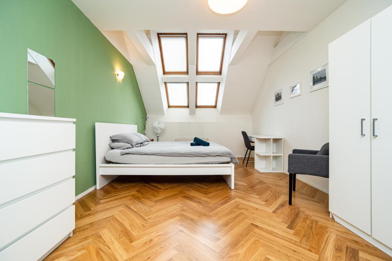 Central, Spacious, Modern 5 Bedrm Duplex W/Balcony Praha Exteriér fotografie