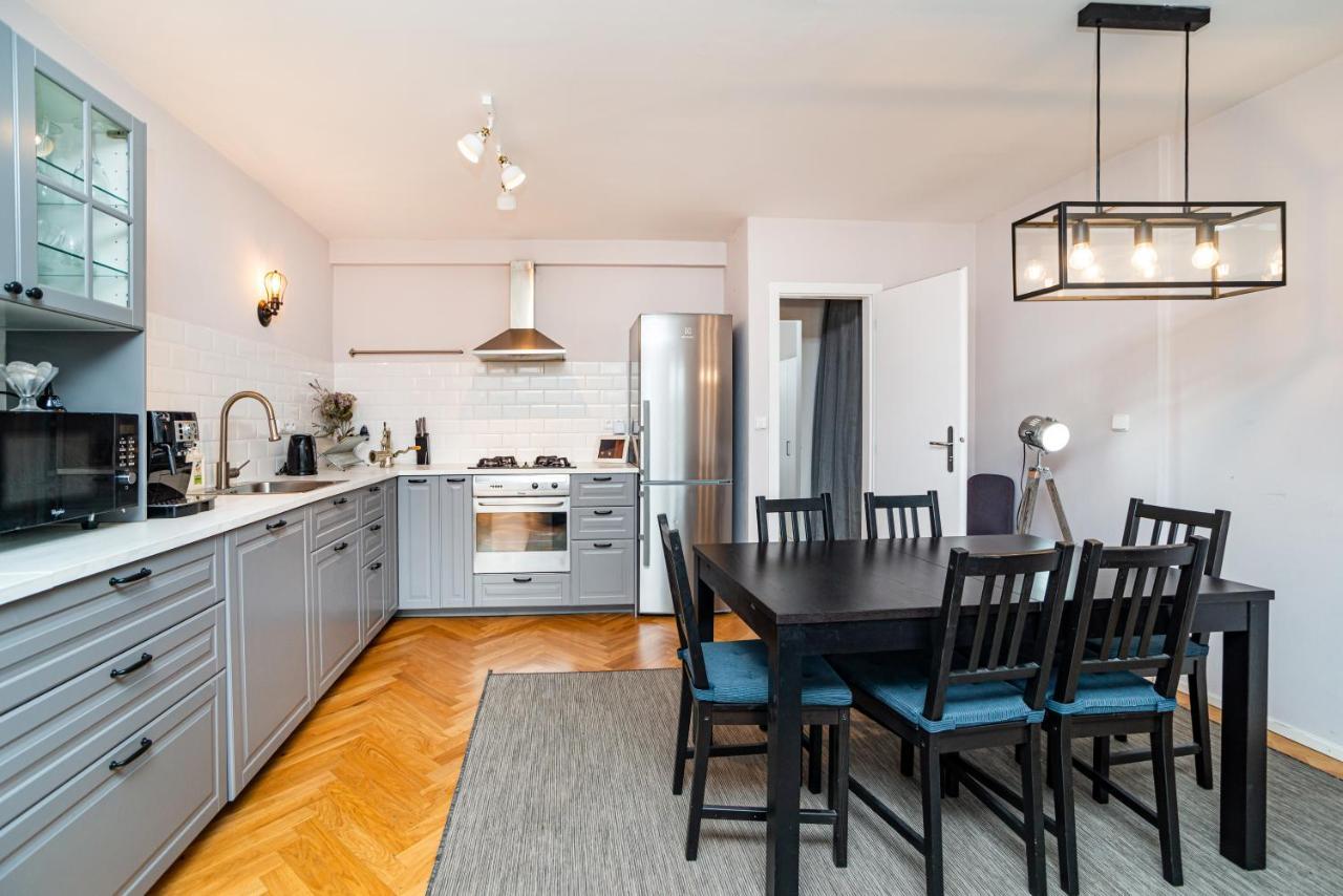 Central, Spacious, Modern 5 Bedrm Duplex W/Balcony Praha Exteriér fotografie