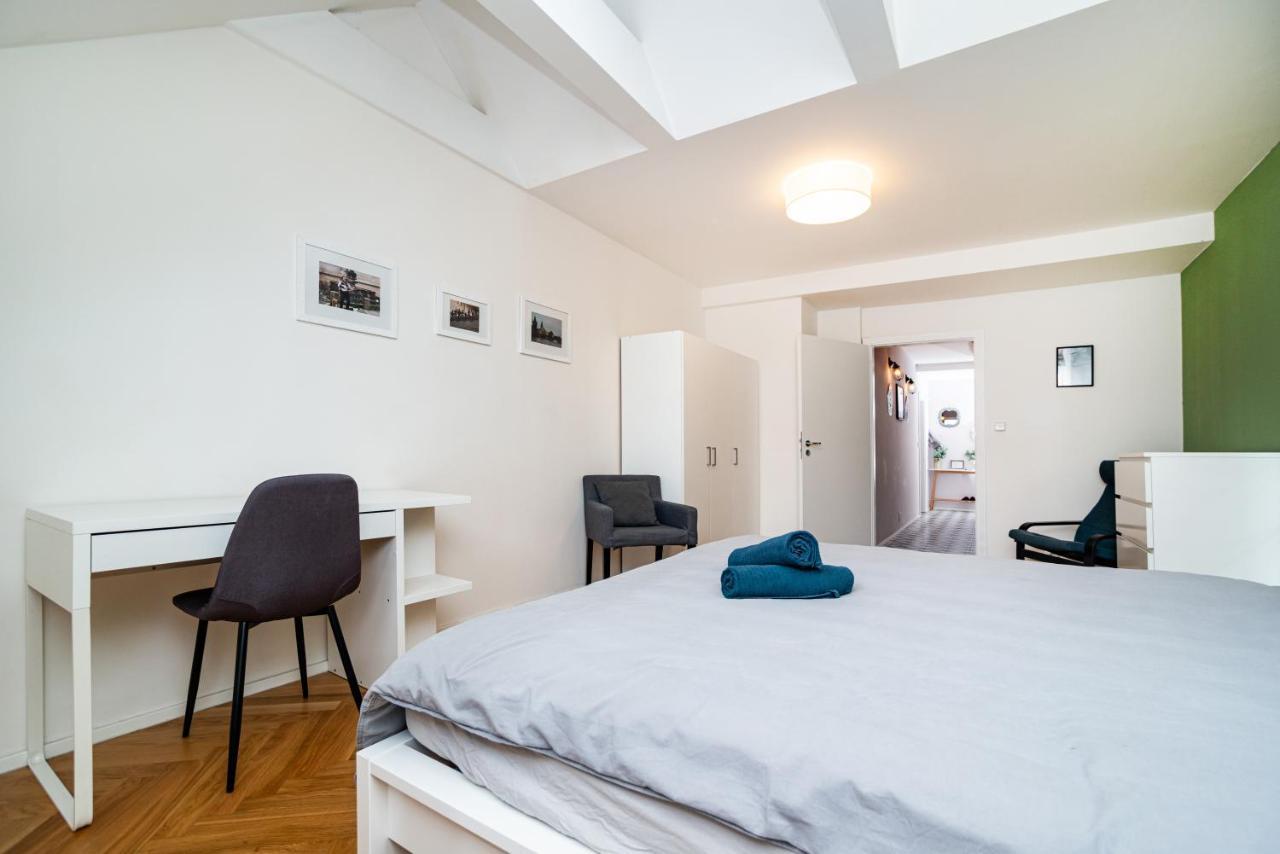 Central, Spacious, Modern 5 Bedrm Duplex W/Balcony Praha Exteriér fotografie