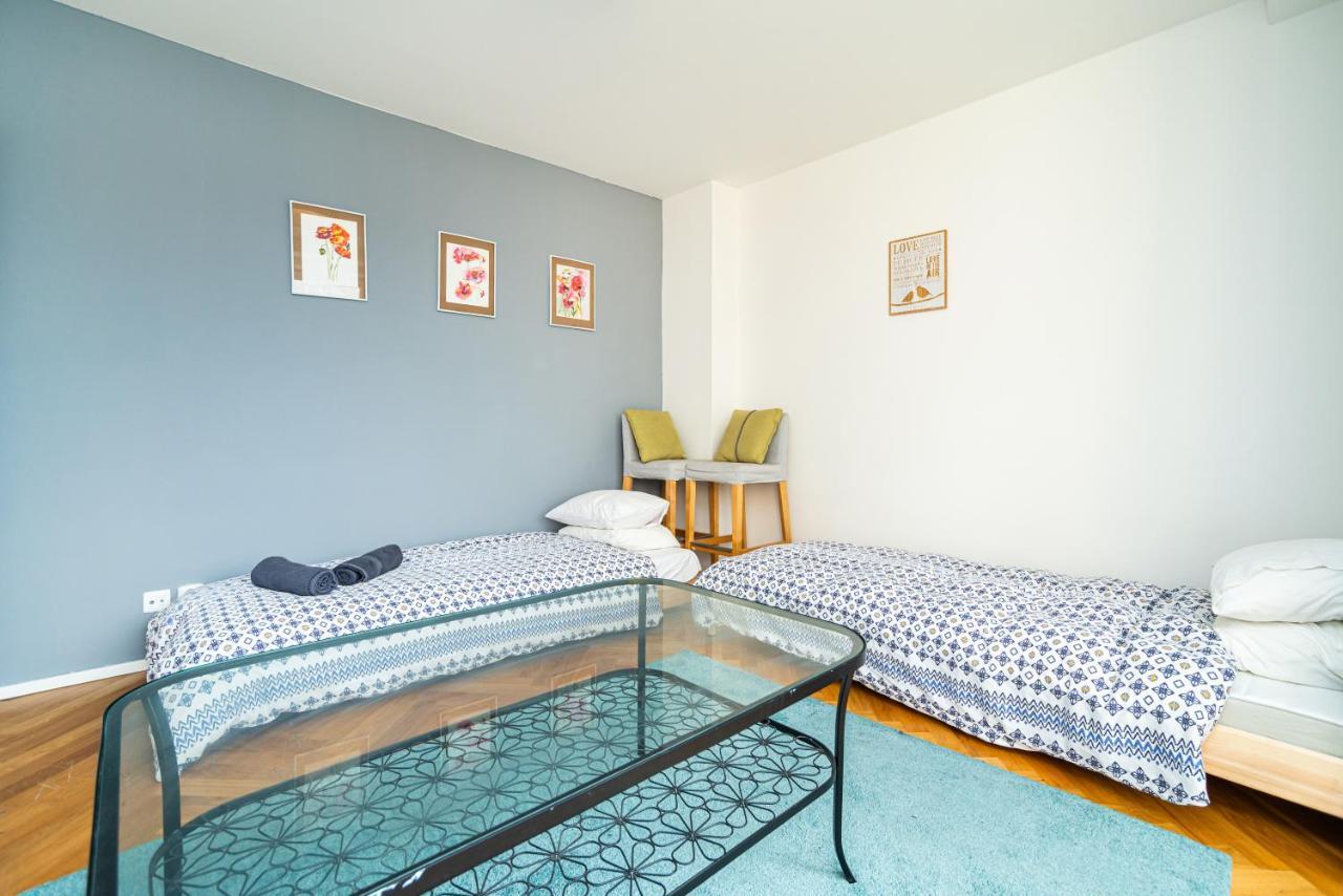 Central, Spacious, Modern 5 Bedrm Duplex W/Balcony Praha Exteriér fotografie