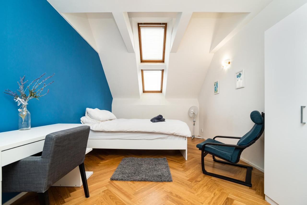 Central, Spacious, Modern 5 Bedrm Duplex W/Balcony Praha Exteriér fotografie